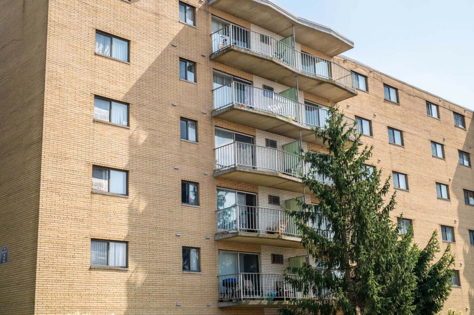 Photos of Apartments & Amenities The Drake Apartments