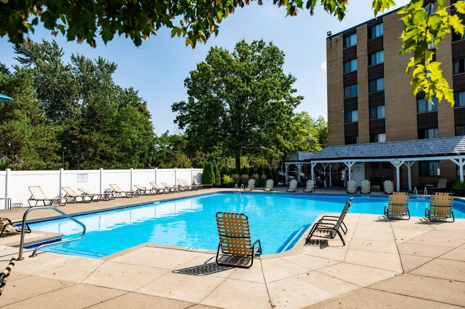 Photos of Apartments & Amenities The Drake Apartments