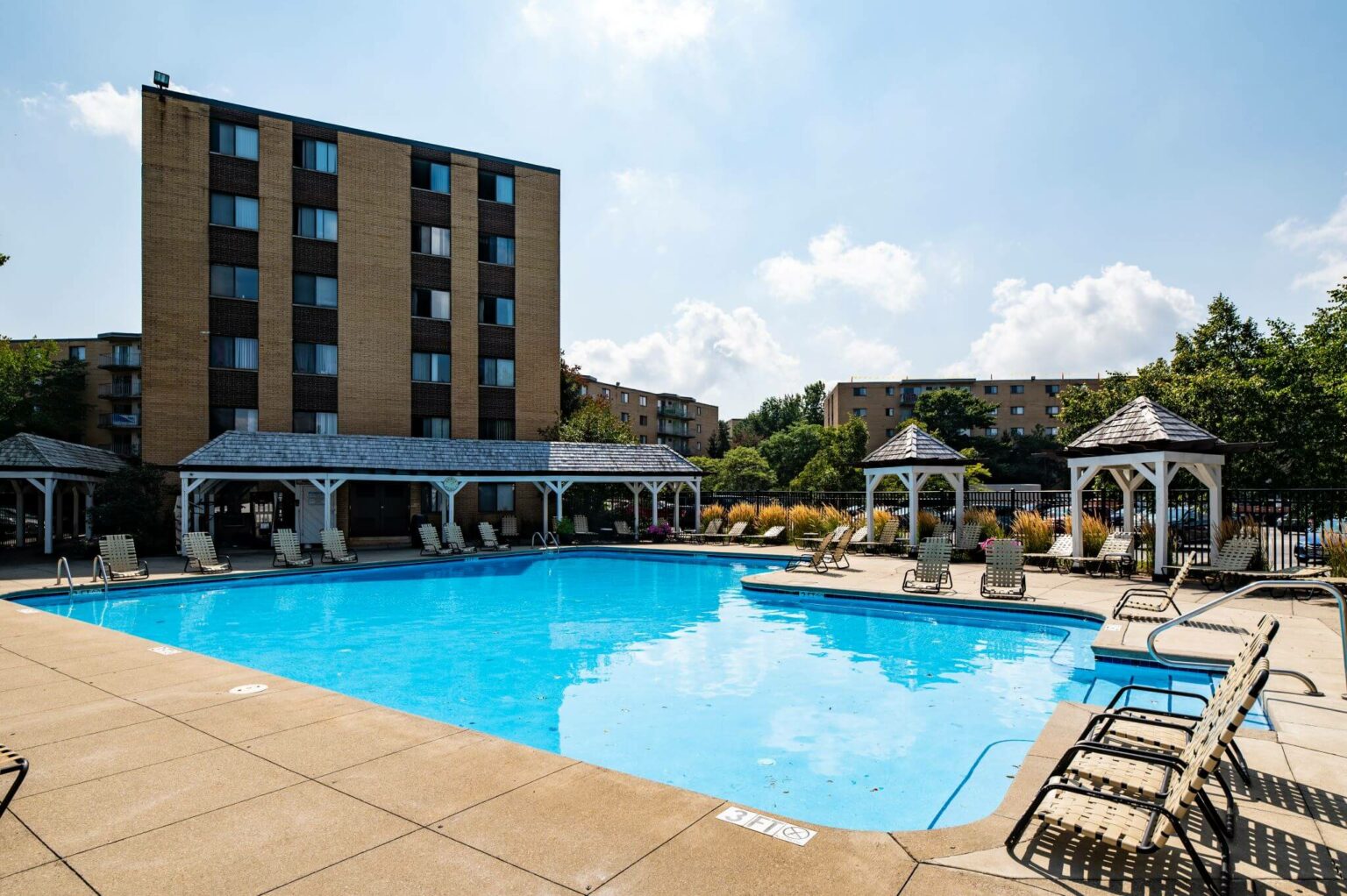 Photos of Apartments & Amenities The Drake Apartments